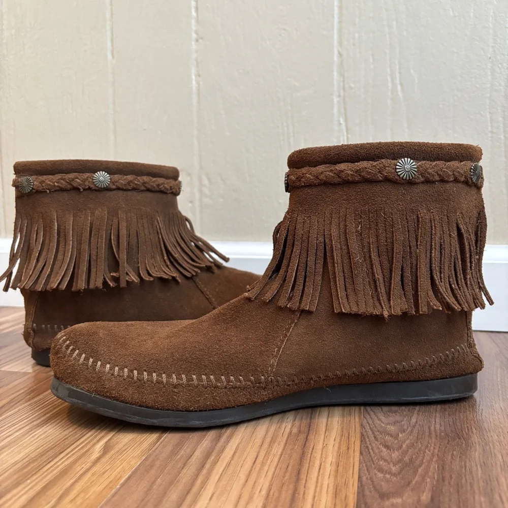 Minnetonka Moccasins 293 High Top Fringe Boot in Dusty Brown Suede - Picture 3 of 10